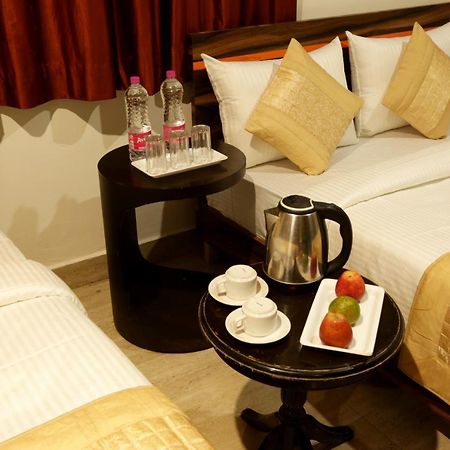 Hotel Classic Plaza At Delhi Airport Új-Delhi Kültér fotó