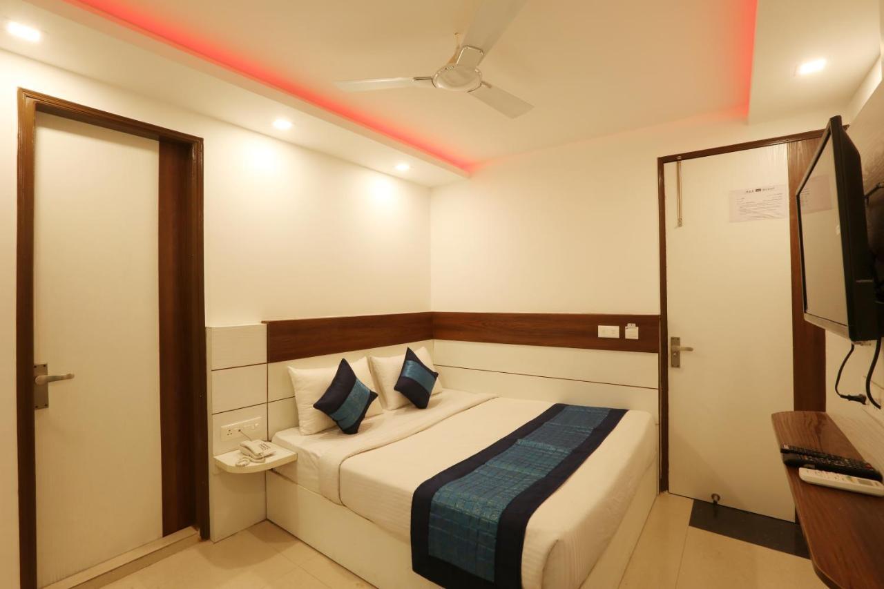 Hotel Classic Plaza At Delhi Airport Új-Delhi Kültér fotó