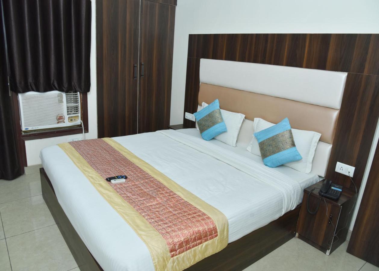 Hotel Classic Plaza At Delhi Airport Új-Delhi Kültér fotó