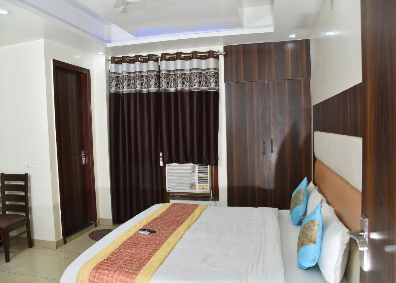 Hotel Classic Plaza At Delhi Airport Új-Delhi Kültér fotó