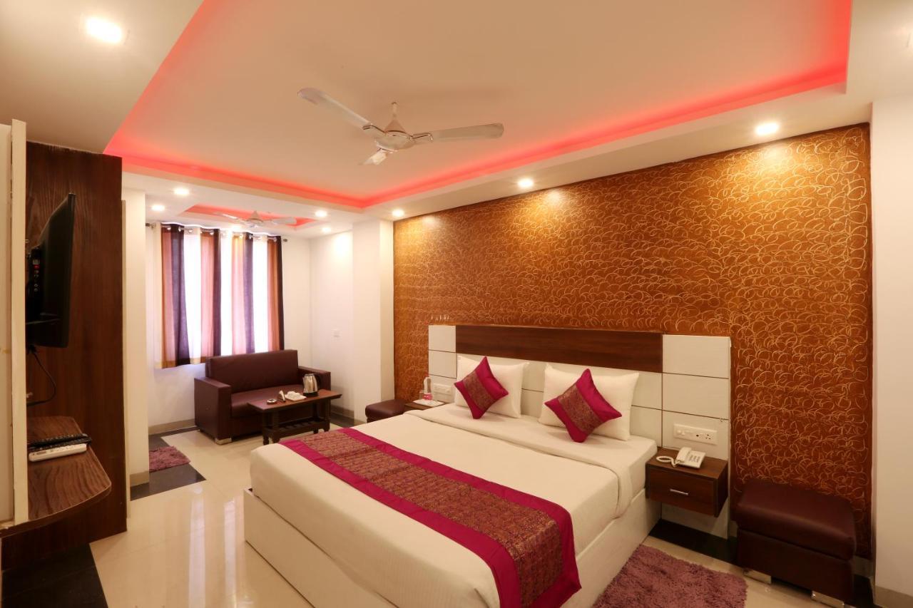 Hotel Classic Plaza At Delhi Airport Új-Delhi Kültér fotó