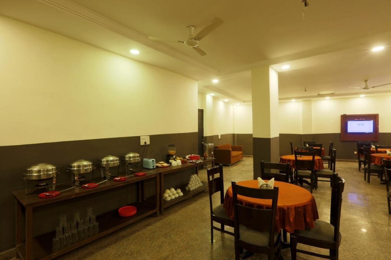 Hotel Classic Plaza At Delhi Airport Új-Delhi Kültér fotó